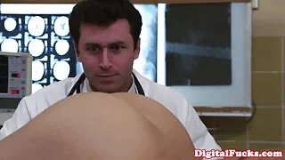 Morena pálida mimada ...