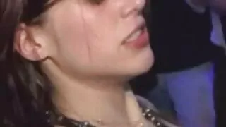 Adorável garota peit ...