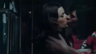 Duo de beldades saca ...