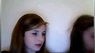 Linda loira mija no  ...