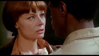 Garota peituda atrae ...
