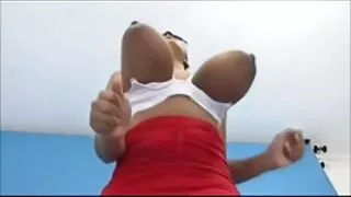 Lésbo morena faminta ...